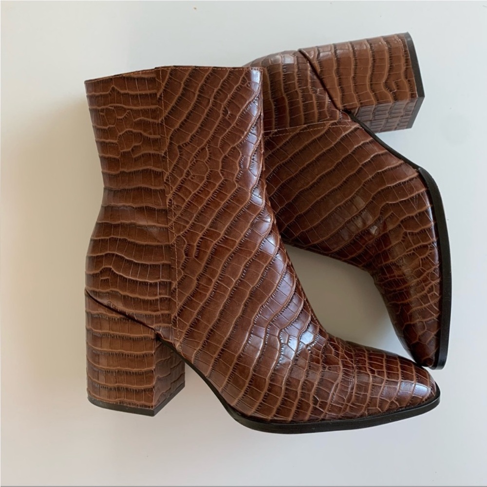 Leather Vionic Harper Croc Ankle Booties Size 9